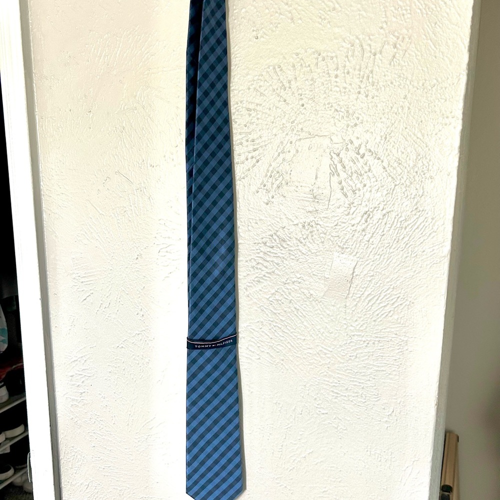 Tommy Hilfiger Blue Slim Tie with Geometric Pattern